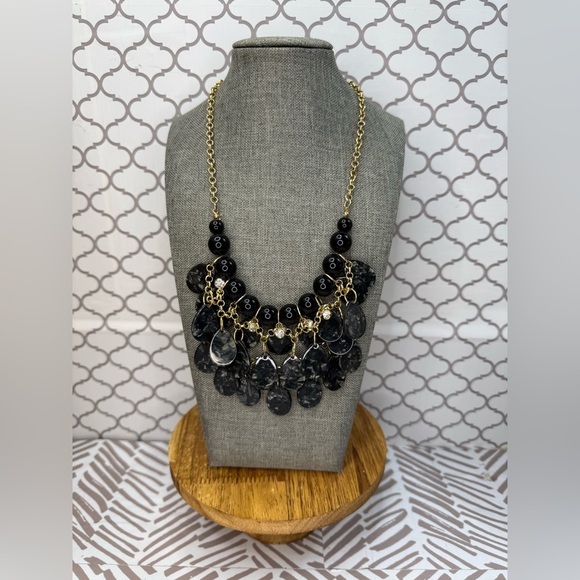 Jewelry - Elegant Black and Gold Statement Necklace